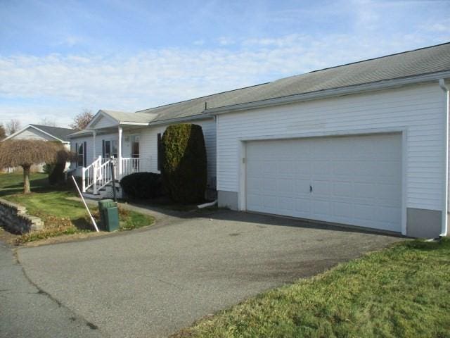 single story home featuring a garage