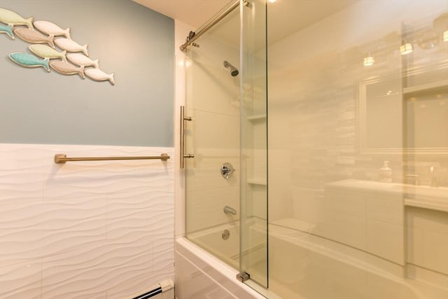 bathroom with enclosed tub / shower combo