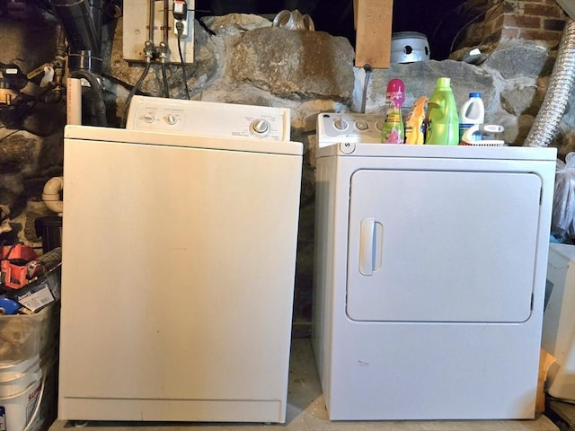 3 Main St, Spencer, MA 01562 - laundry room featuring washing machine and dryer