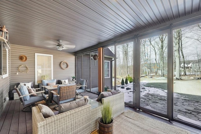 sunroom with ceiling fan