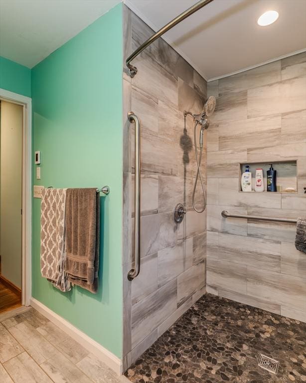 full bathroom featuring tiled shower