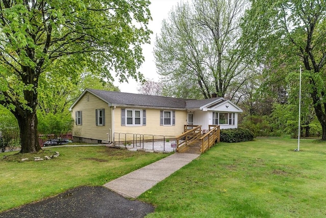 single story home with a front lawn