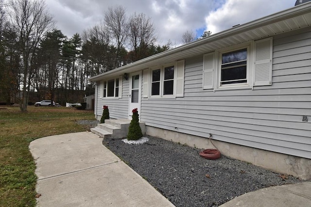 view of front of house with a front yard