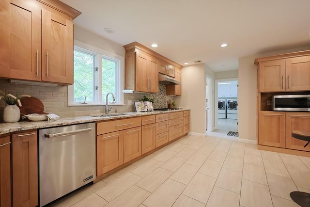 5 Taintor Dr, Sudbury, MA 01776 - kitchen with appliances with stainless steel finishes, separate washer and dryer, a sink, backsplash, and under cabinet range hood
