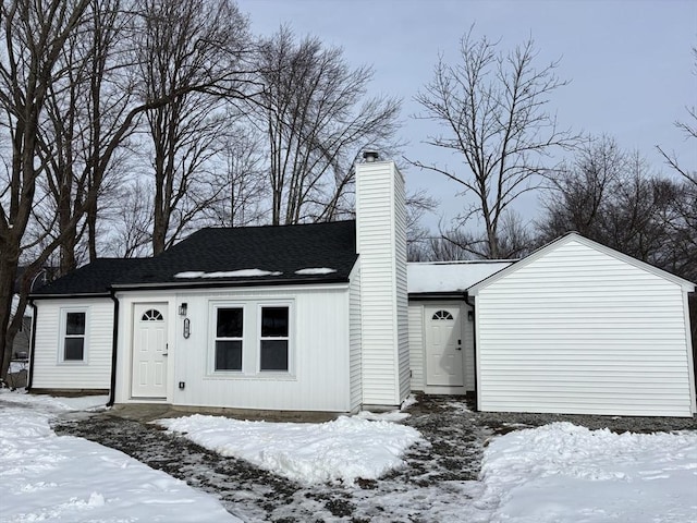 view of front of property