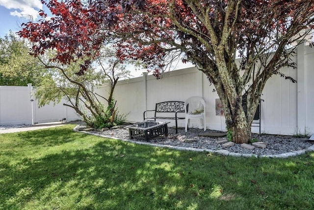 109 Macintosh Ln, Fitchburg, MA 01420 - view of yard with a fenced backyard