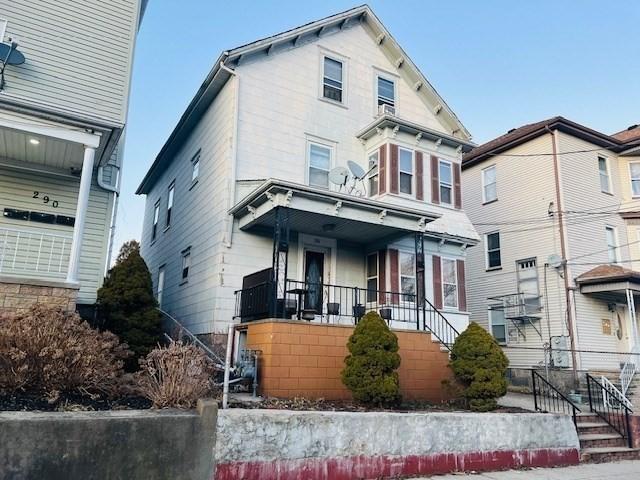 view of front of house featuring covered porch