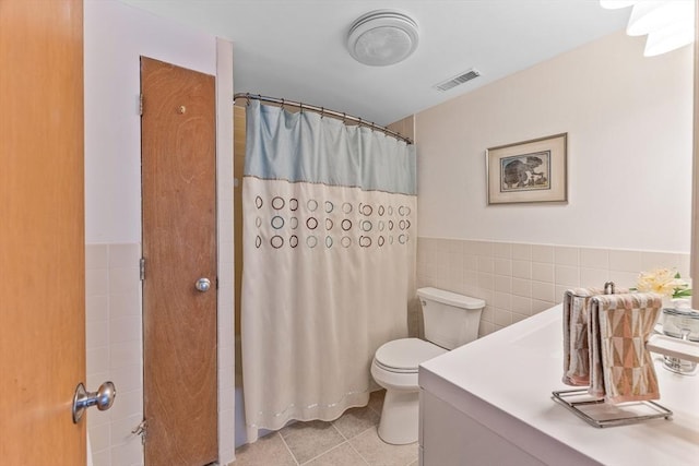 374 Great Rd Unit 10, Acton, MA 01720 - bathroom with tile walls, tile patterned flooring, toilet, vanity, and curtained shower