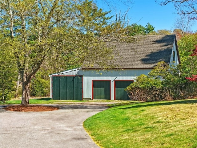 view of pole building with a lawn