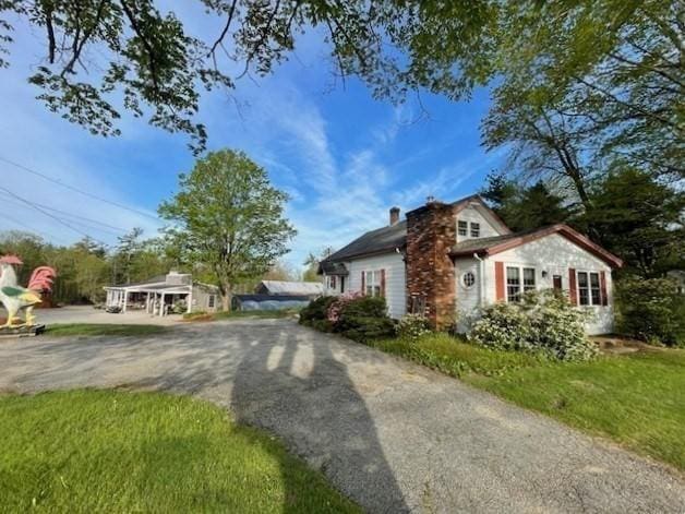 45 Gardner Rd, Hubbardston, MA 01452 - view of front facade featuring a chimney and driveway