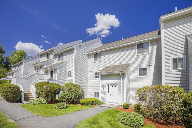 100 Merrimack Ave Unit 41, Dracut, MA 01826 - view of front of home featuring a front lawn and a shingled roof