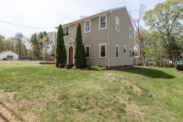 view of front facade featuring a front yard