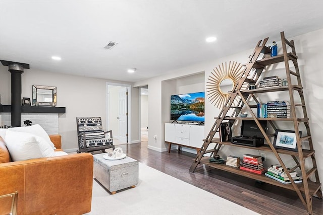 117 Woodland Dr, Lunenburg, MA 01462 - living area with wood finished floors and recessed lighting