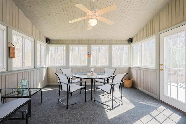 sunroom / solarium with outdoor dining area and ceiling fan