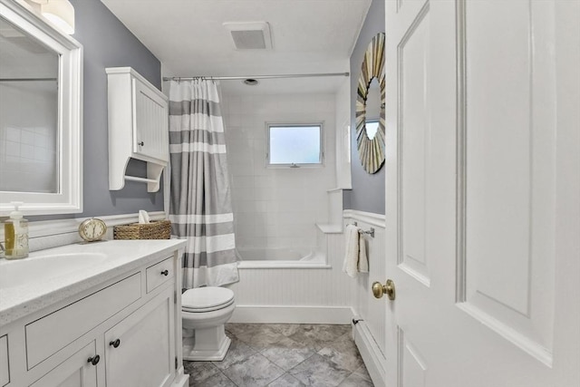 full bathroom with shower / bathtub combination with curtain, visible vents, toilet, vanity, and wainscoting