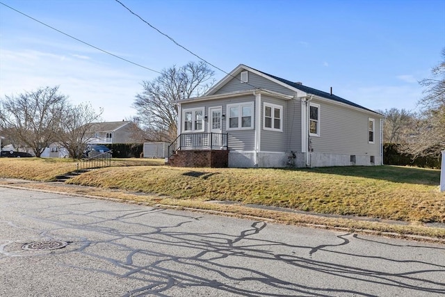 view of front of home featuring a front lawn