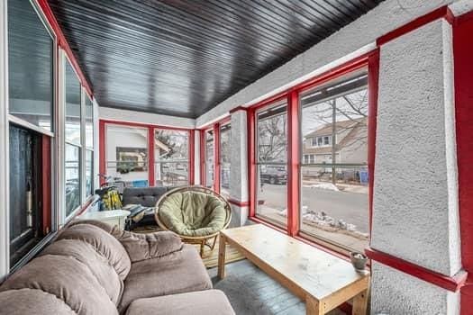 90 Rochelle St, Springfield, MA 01109 - sunroom with a textured wall