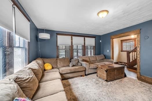 90 Rochelle St, Springfield, MA 01109 - view of living room