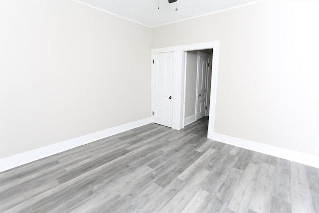 unfurnished room with light hardwood / wood-style flooring, ornamental molding, and ceiling fan