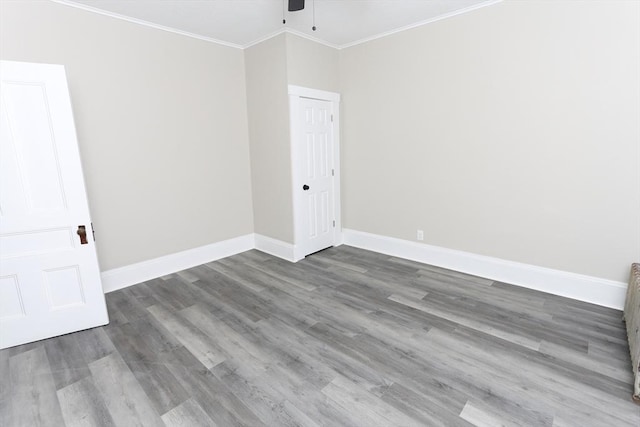 unfurnished room featuring ornamental molding, dark hardwood / wood-style floors, and ceiling fan