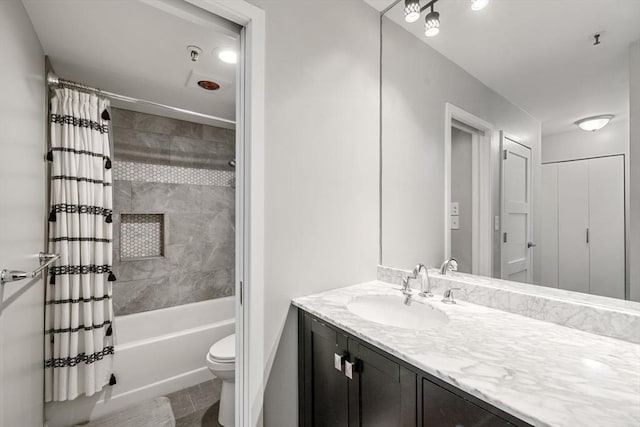 full bathroom featuring toilet, shower / bath combo with shower curtain, and vanity