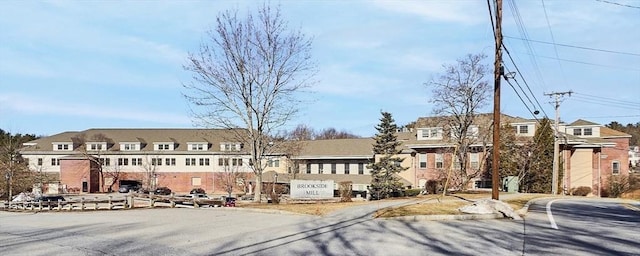 view of building exterior with a residential view