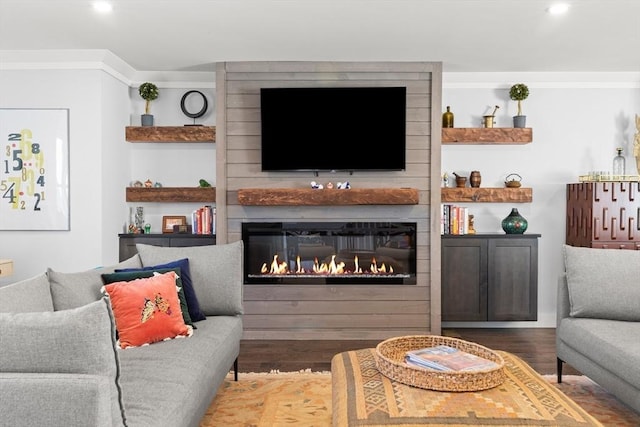 living area featuring recessed lighting, wood finished floors, and a fireplace