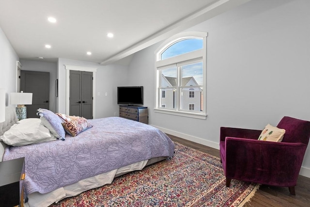 bedroom featuring wood finished floors, baseboards, lofted ceiling, recessed lighting, and a closet