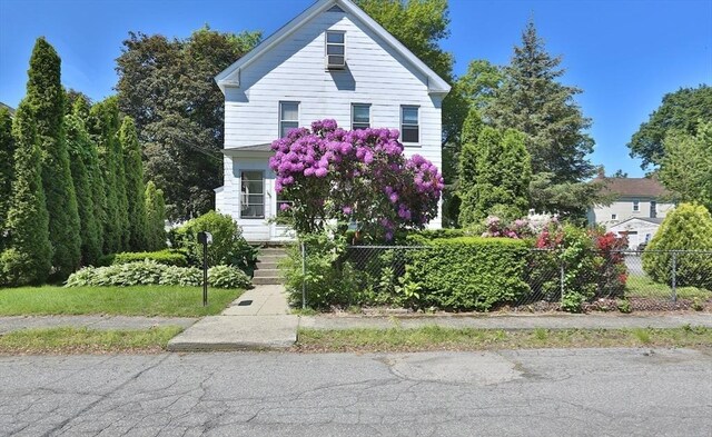 32 Carter St, Hudson, MA 01749 - view of front facade