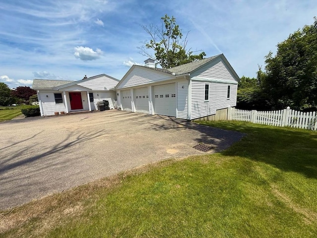 74 Fiske Hill Rd, Sturbridge, MA 01566 - view of front facade with a garage