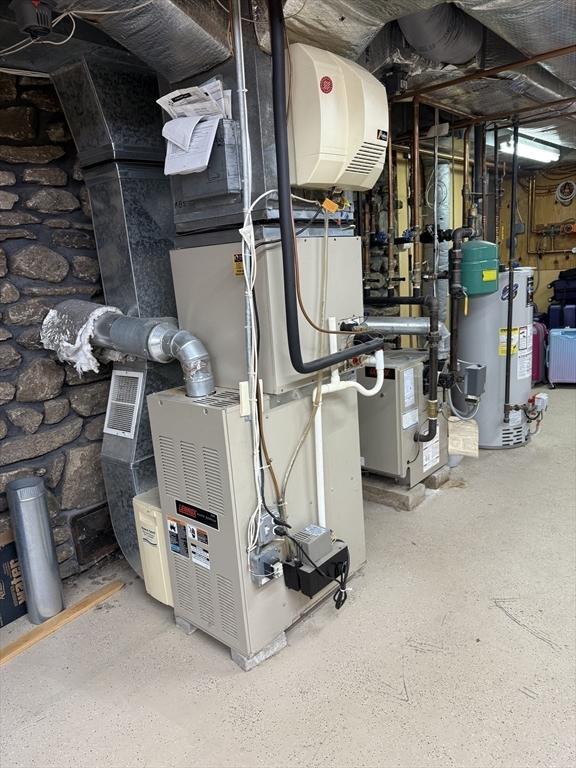 74 Fiske Hill Rd, Sturbridge, MA 01566 - utility room featuring gas water heater