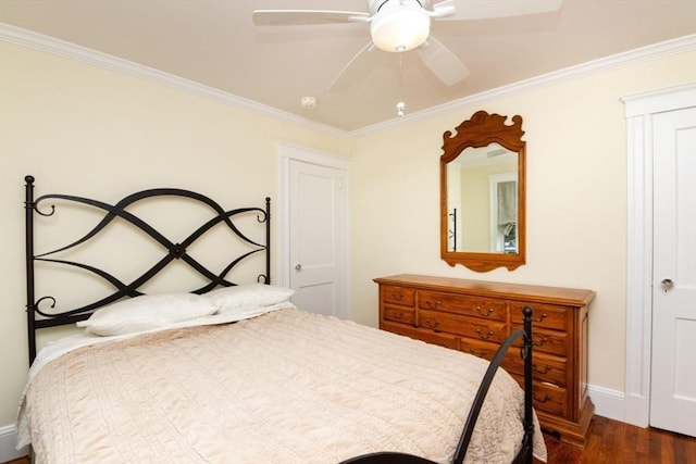 bedroom featuring dark wood-type flooring, ceiling fan, and crown molding