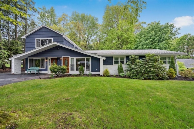 41 Dick Dr, Worcester, MA 01609 - view of front of home with a front yard