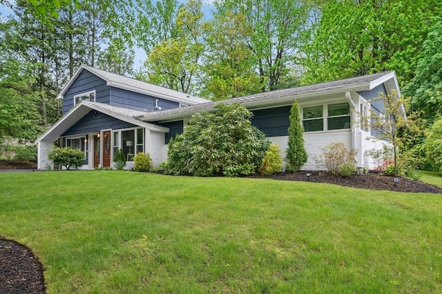 41 Dick Dr, Worcester, MA 01609 - mid-century home featuring a front yard