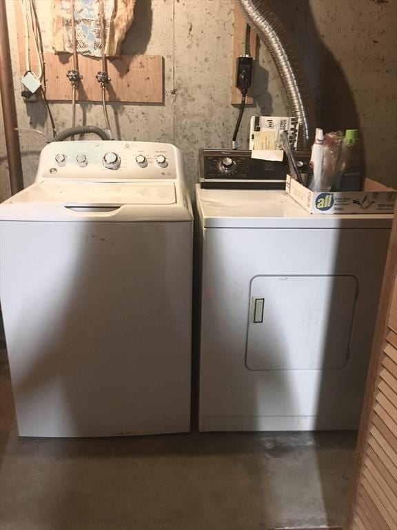 46 Mill Rd, Dudley, MA 01571 - laundry area with separate washer and dryer