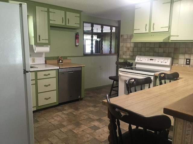 46 Mill Rd, Dudley, MA 01571 - kitchen featuring white appliances, under cabinet range hood, tasteful backsplash, and light countertops