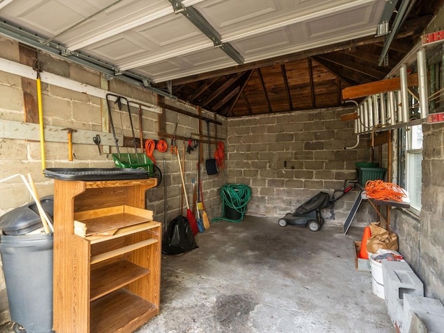 garage featuring concrete block wall