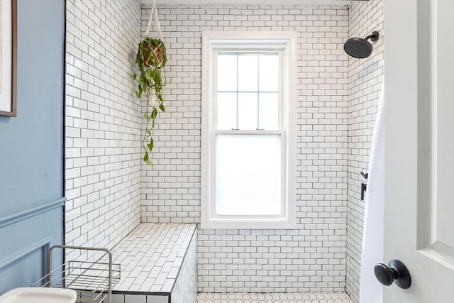 bathroom featuring a wealth of natural light and a tile shower