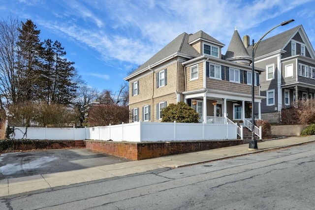 view of front of property featuring covered porch