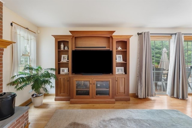 39 Grey Fox Lndg, Woodstock, CT 06281 - living room with light wood-style floors and baseboards