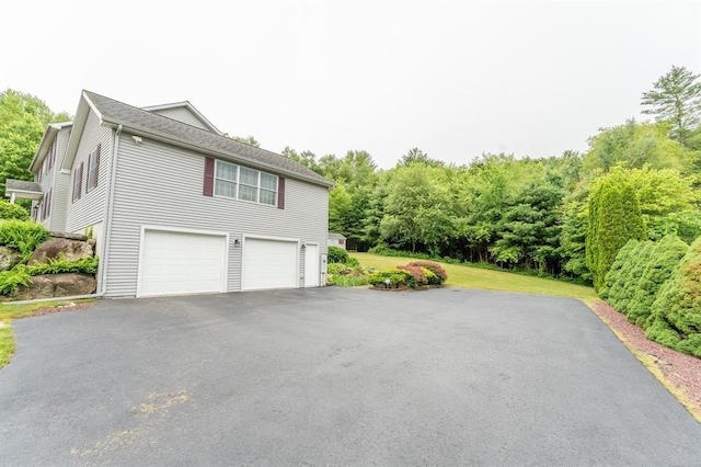 39 Grey Fox Lndg, Woodstock, CT 06281 - view of property exterior with driveway, a garage, and a lawn