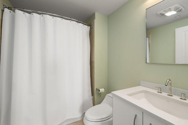 full bathroom featuring toilet, vanity, and a shower with shower curtain