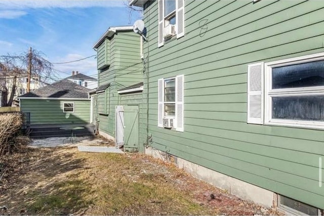 629 Cambridge St, Worcester, MA 01610 - view of side of property