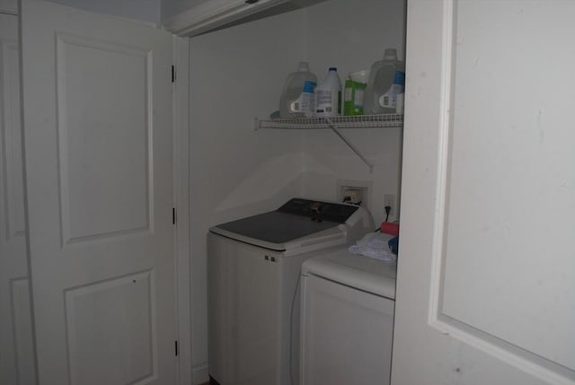 11 Rockingham Dr Unit 11, Tewksbury, MA 01876 - laundry room featuring separate washer and dryer