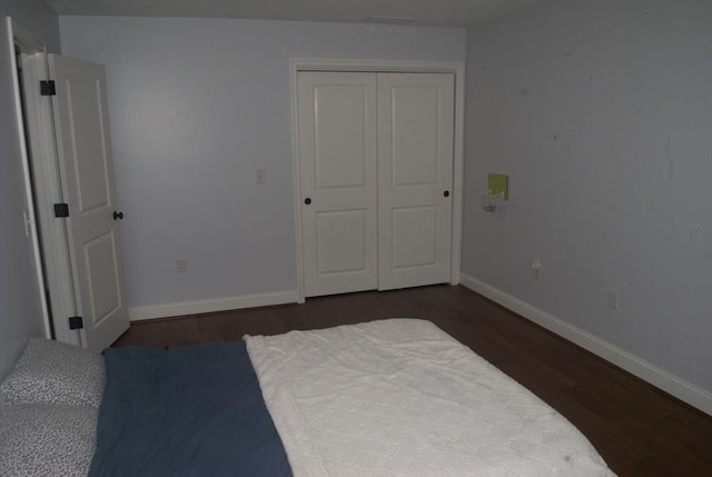 11 Rockingham Dr Unit 11, Tewksbury, MA 01876 - bedroom featuring dark wood-style flooring, baseboards, and a closet
