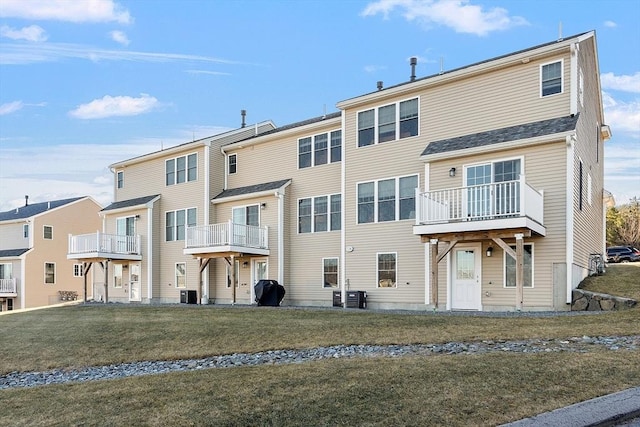 view of front facade featuring a front lawn and central air condition unit