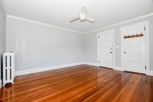 foyer entrance with crown molding, radiator heating unit, hardwood / wood-style floors, and ceiling fan