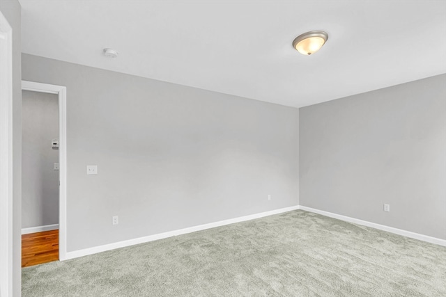 unfurnished room with carpet