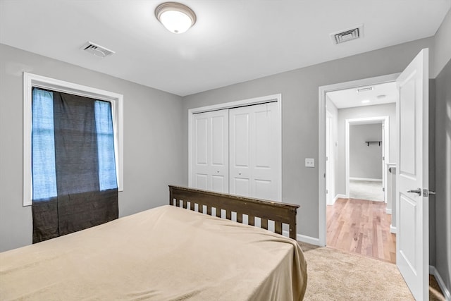 bedroom featuring carpet and a closet