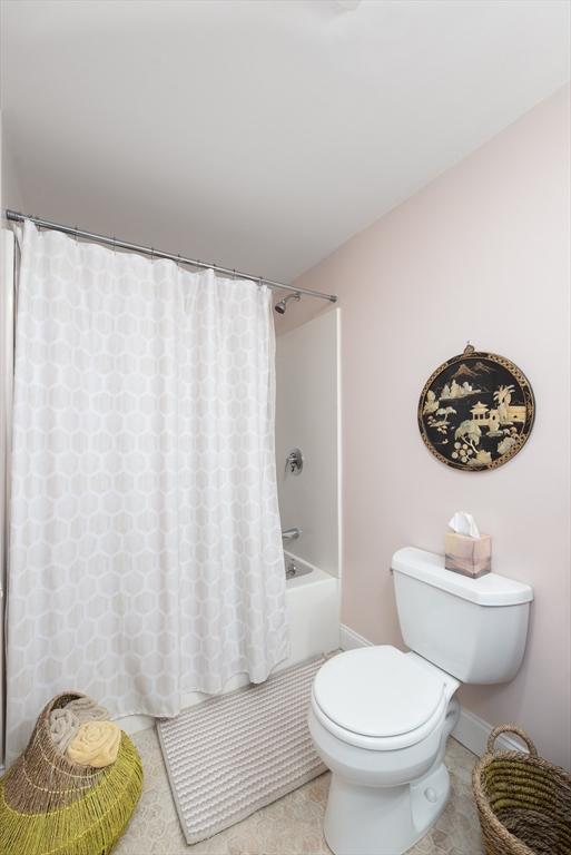 74 E Main St Unit 3, Gloucester, MA 01930 - bathroom with toilet, shower / tub combo with curtain, and baseboards